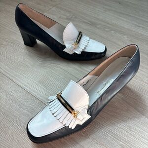 Vintage Erica Neiman Marcus Navy and White Heeled Loafers 8.5AAAA